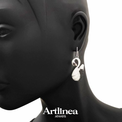 Schwananhänger-Ohrringe aus Silber mit Emaille