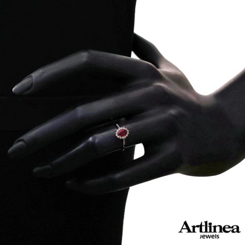 Goldring mit Diamanten und Edelsteinen