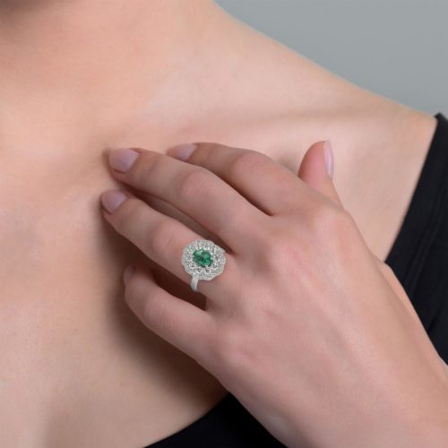 Goldring mit Diamanten und Edelsteinen