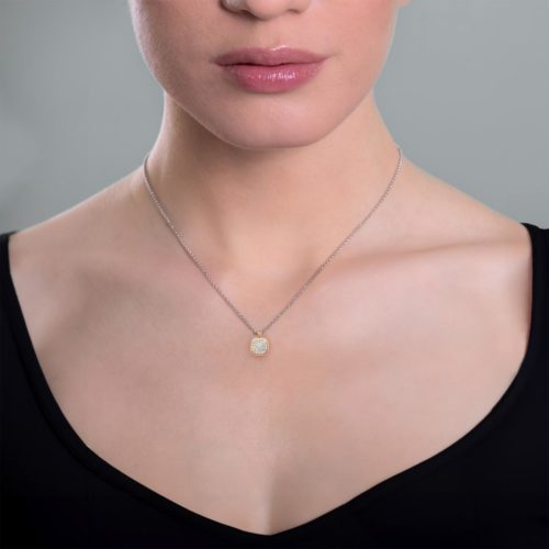 Halskette mit Anhänger aus 18 Karat Gold mit natürlichem weißem Diamantpavé