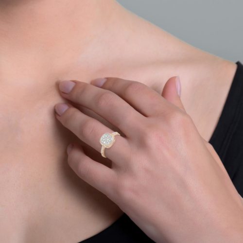 Solitärring aus 18 Karat Gold mit natürlichem weißem Diamantpavé